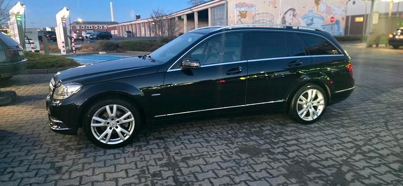 Schwarz Gebraucht 2012 Mercedes C220 Kombi | 9.450 € (Guter Preis) - Bild 1/4