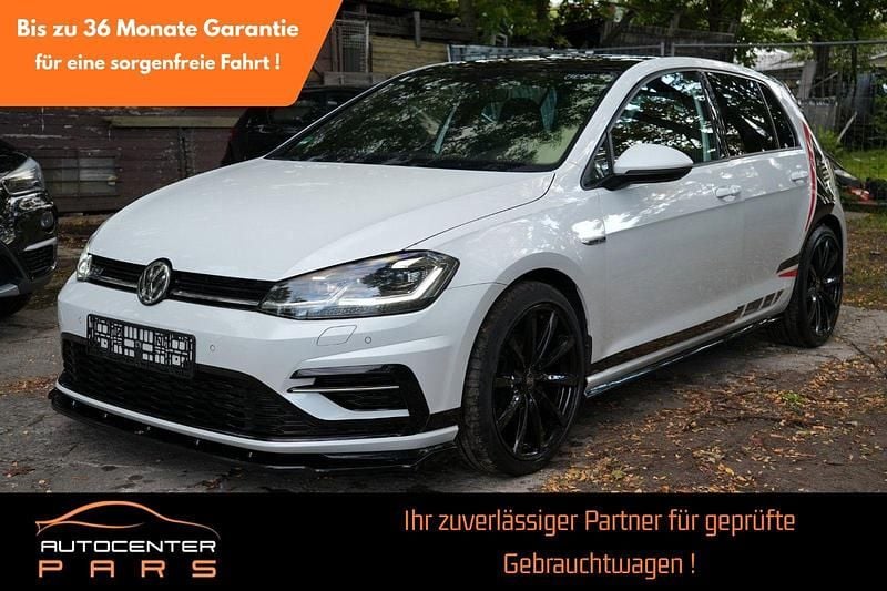 Weiß Gebraucht 2018 VW Golf VII Highline Limousine | 17.990 € - Bild 1/4