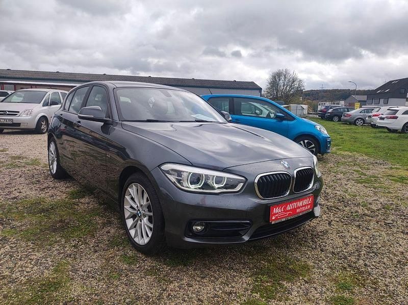 Grau Gebraucht 2017 BMW 118 Sport Line Kleinwagen | 14.999 € (Fairer Preis) - Bild 1/4
