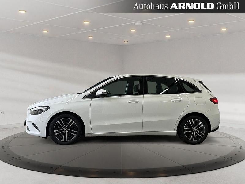 Gebraucht Mercedes B200 Progressive 163 PS (119 kW) 2024 Polarweiß Van / Kleinbus