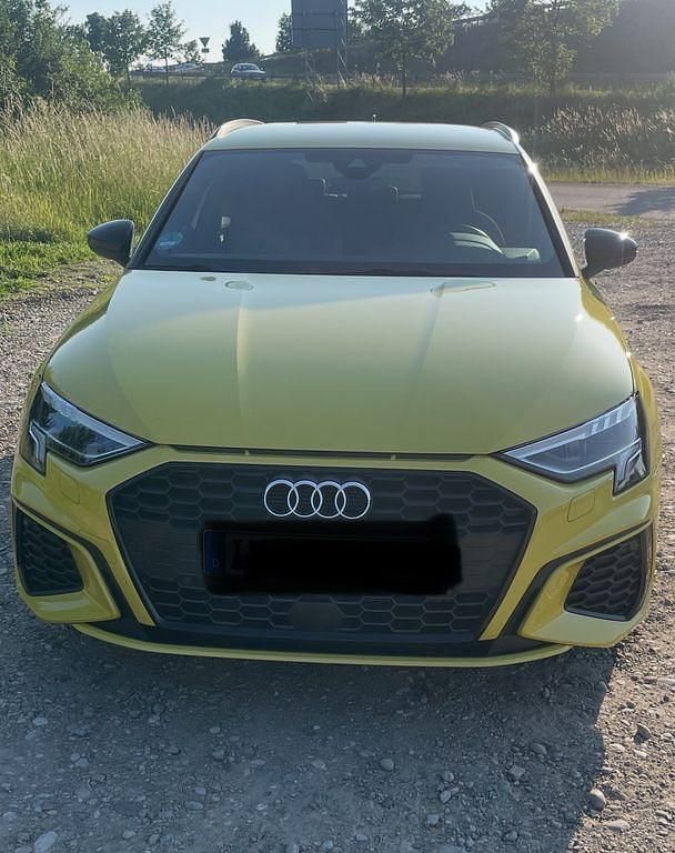 Gelb Gebraucht 2025 Audi A3 Sportback S-Line Limousine | 32.000 € (Superpreis) - Bild 1/4