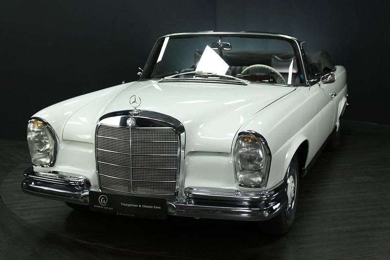 Papyrus weiß 717 Gebraucht 1966 Mercedes 250 SE Cabrio | 117.500 € - Bild 1/4