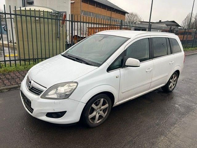 Gebraucht Opel Zafira Family 125 PS (91 kW) 2012 Weiß Van / Kleinbus