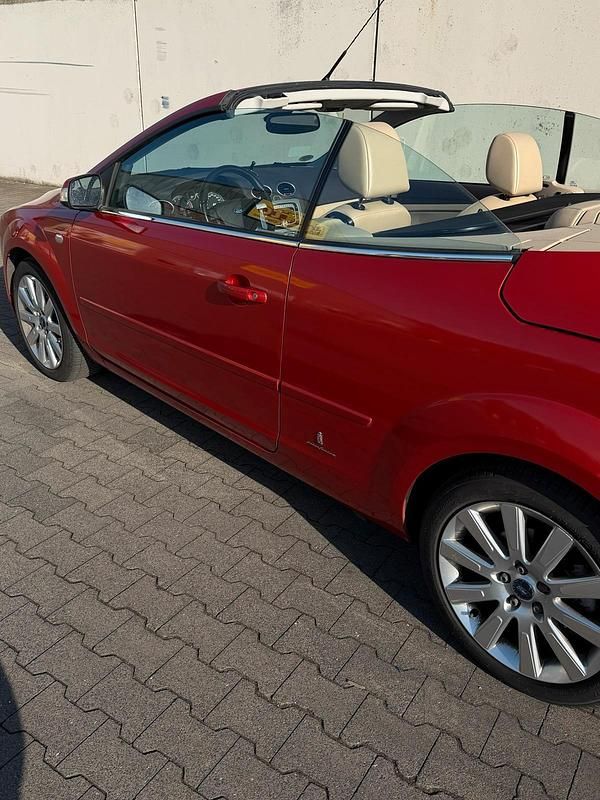 Gebraucht Ford Focus Cabriolet 101 PS (74 kW) 2008 Rot Cabrio