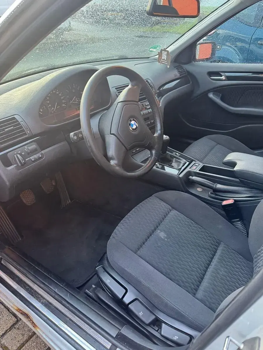 Gebraucht BMW 320 Basis 150 PS (110 kW) 2000 Silber Limousine