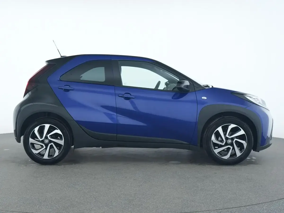 Gebraucht Toyota Aygo Design 72 PS (52 kW) 2023 Blau Kleinwagen