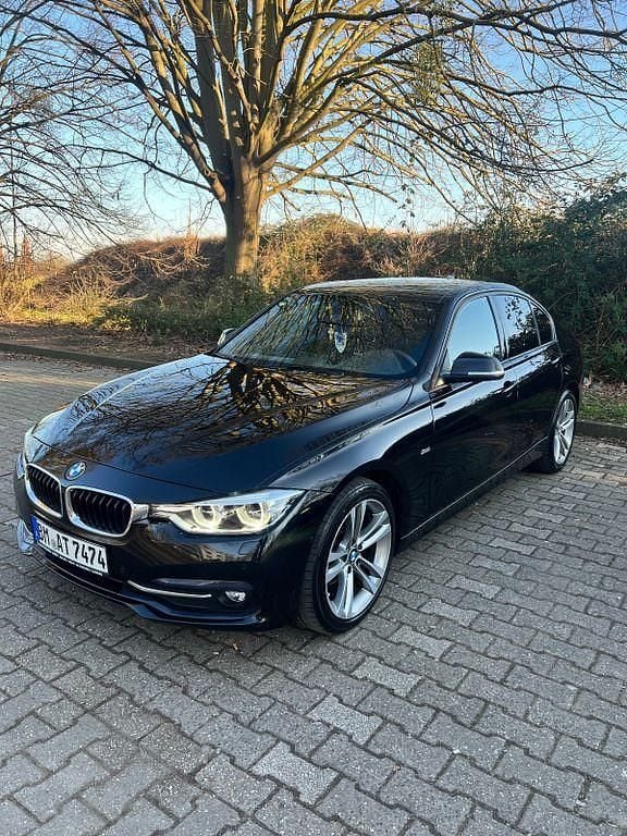 Schwarz Gebraucht 2017 BMW 318 Sport Line Limousine | 15.700 € (Fairer Preis) - Bild 1/4