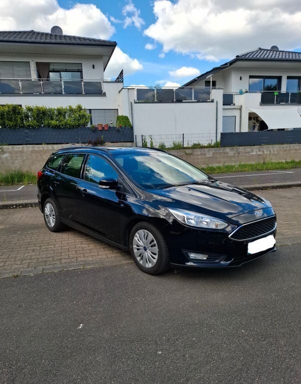 Schwarz Gebraucht 2017 Ford Focus Cool & Connect Kombi | 7.999 € (Superpreis) - Bild 1/4