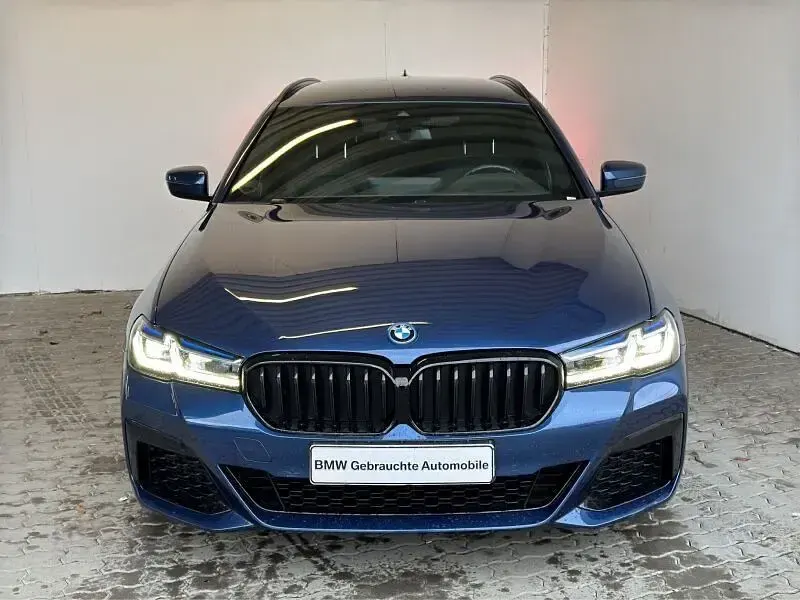 Gebraucht BMW 530e M Sport 292 PS (214 kW) 2022 Blau Kombi