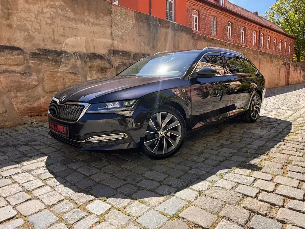 Gebraucht Skoda Superb Premium Edition 200 PS (147 kW) 2022 Cerna magic/black magic Kombi