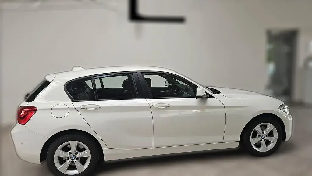 Gebraucht BMW 120 Advantage 184 PS (135 kW) 2018 Weiß Kleinwagen