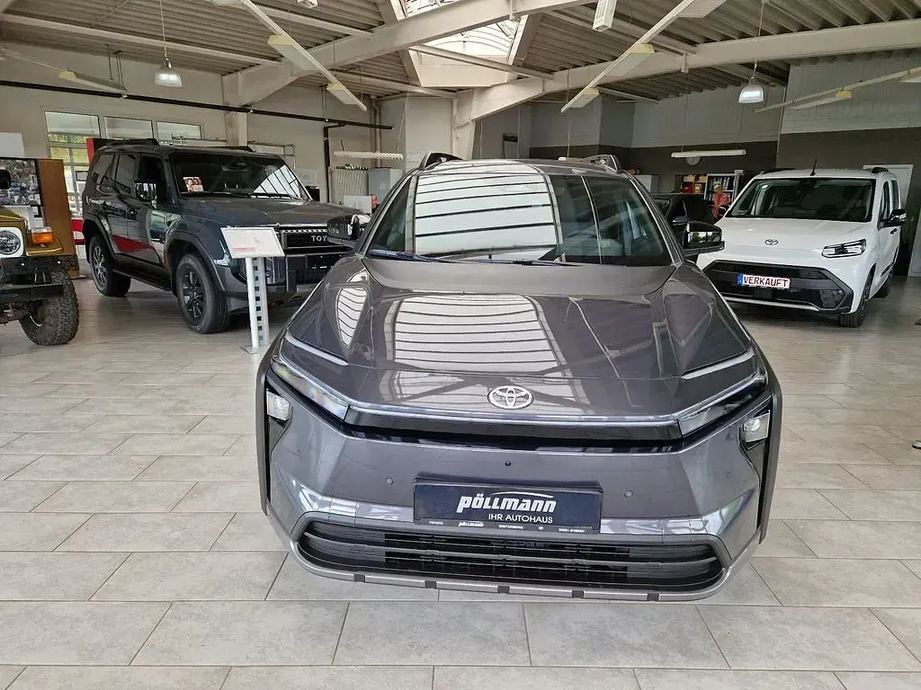 Neu Toyota bZ4X 164 kW (224 PS) 2026 Grau SUV