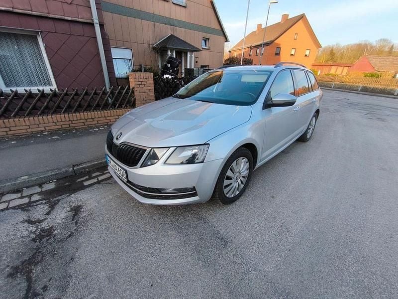 Grau Gebraucht 2017 Skoda Octavia Style Kombi | 8.200 € (Guter Preis) - Bild 1/4