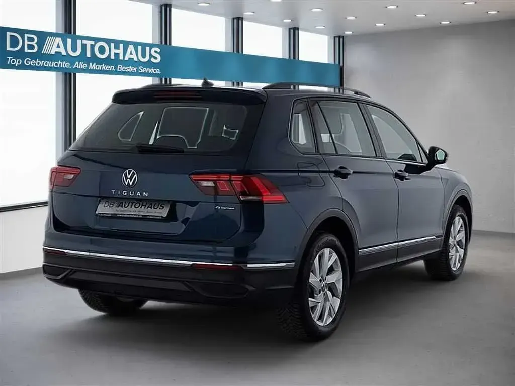 Gebraucht VW Tiguan Life 150 PS (110 kW) 2024 Blau SUV