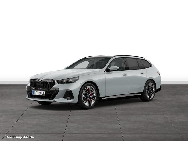 Brooklyn grau metallic Gebraucht 2024 BMW i5 Comfort Edition Limousine | 66.664 € - Bild 1/3