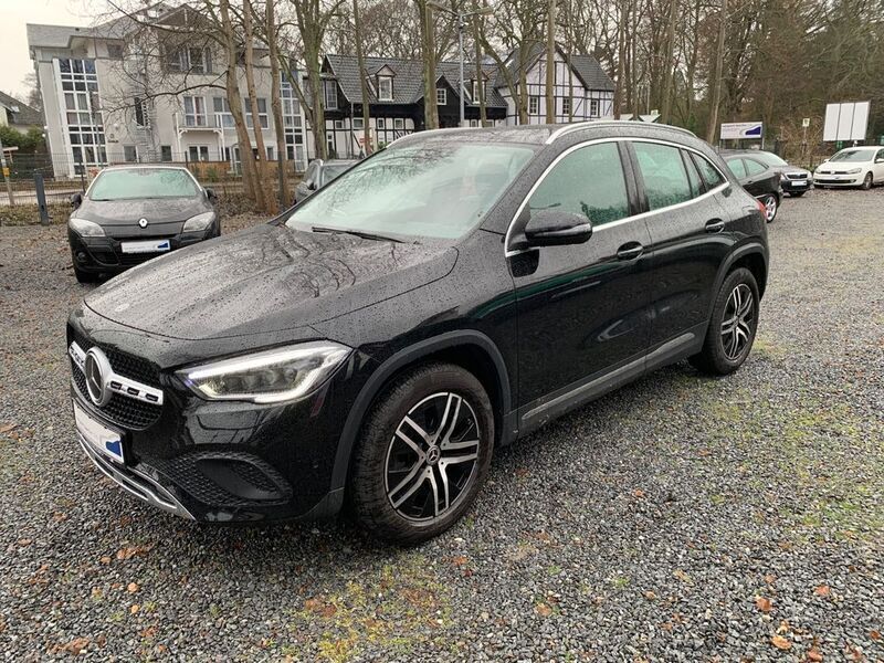 Schwarz Gebraucht 2020 Mercedes GLA220 SUV | 30.990 € (Fairer Preis) - Bild 1/4