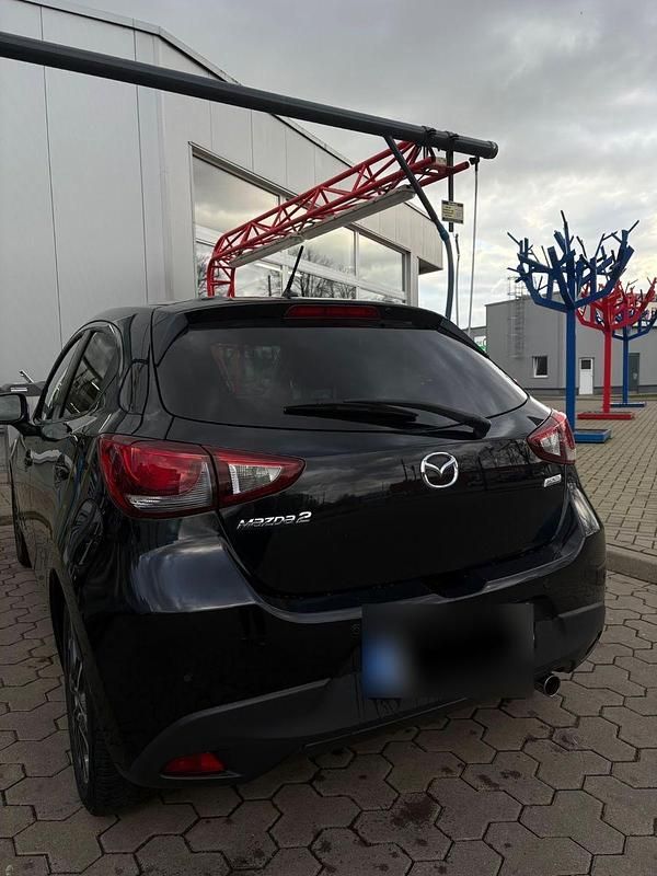 Gebraucht Mazda 2 Exclusive 90 PS (66 kW) 2016 Schwarz Kleinwagen