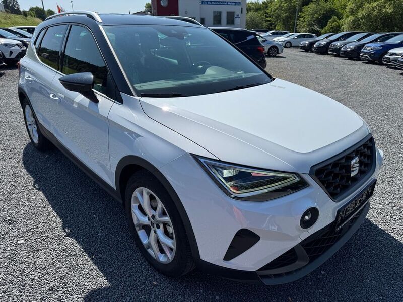 Weiß Gebraucht 2024 Seat Arona FR SUV | 16.980 € (Guter Preis) - Bild 1/4