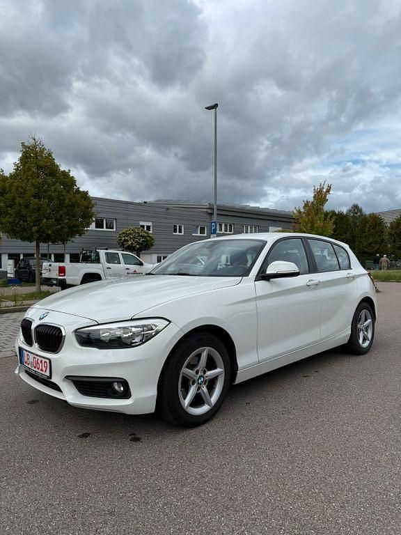 Weiß Gebraucht 2015 BMW 118 Advantage Kleinwagen | 7.999 € (Fairer Preis) - Bild 1/4