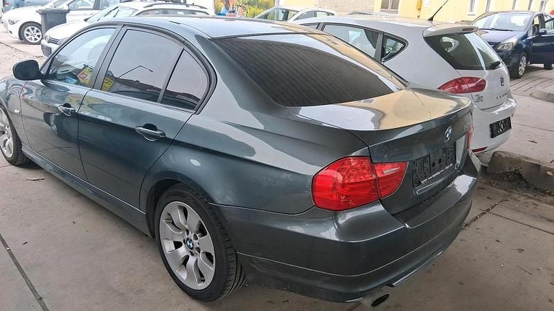 Second-hand BMW 318 143 CP (105 kW) 2009 Verde Berlinǎ
