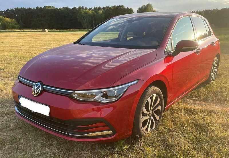 Rot Gebraucht 2022 VW Golf VIII Active Limousine | 18.990 € (Superpreis) - Bild 1/4