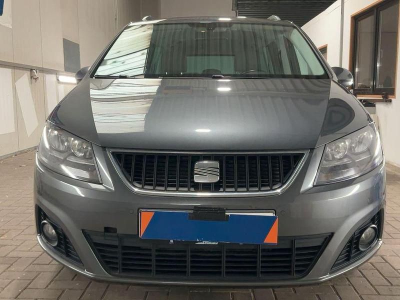 Grau Gebraucht 2013 Seat Alhambra Style Van / Kleinbus | 10.490 € (Guter Preis) - Bild 1/4