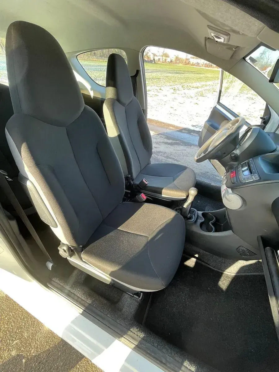 Używany Toyota Aygo 68 KM (50 kW) 2014 Biały Hatchback