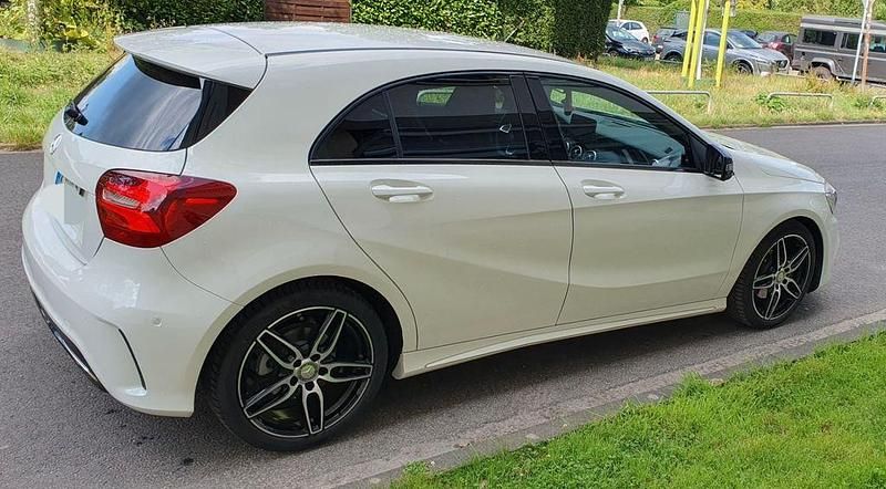 Weiß Gebraucht 2017 Mercedes A200 AMG line Limousine | 19.990 € (Fairer Preis) - Bild 1/4