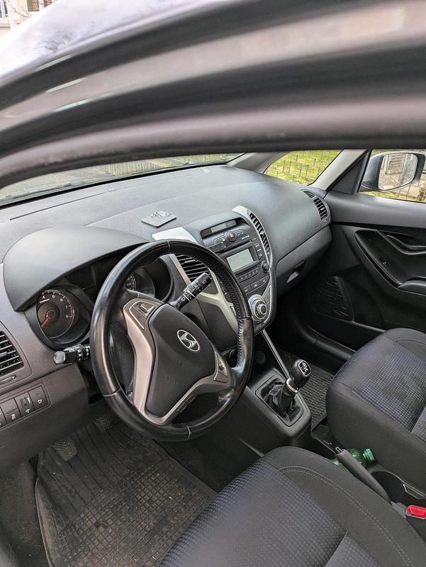 Gebraucht Hyundai ix20 90 PS (66 kW) 2014 Grau Kleinwagen