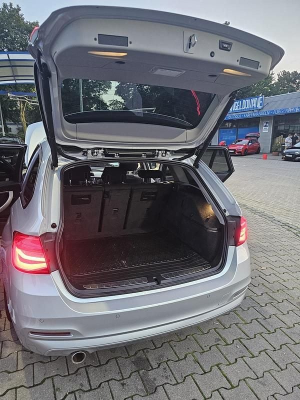 Gebraucht BMW 318 150 PS (110 kW) 2016 Silber Kombi