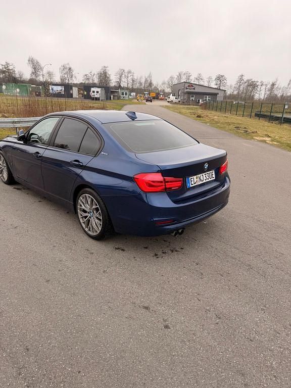 Gebraucht BMW 330e iPerformance 252 PS (185 kW) 2017 Blau Limousine