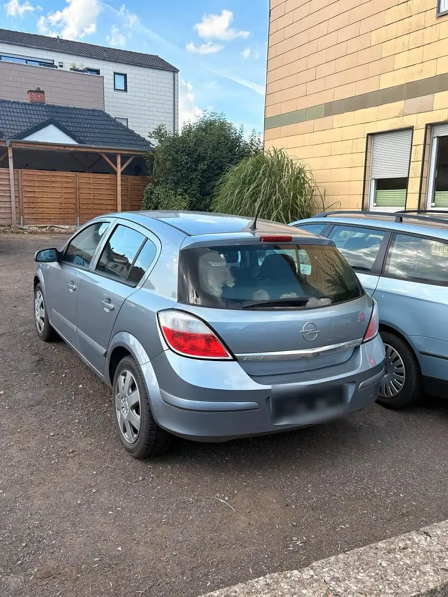 Gebraucht Opel Astra 105 PS (77 kW) 2006 Andere farben Kleinwagen