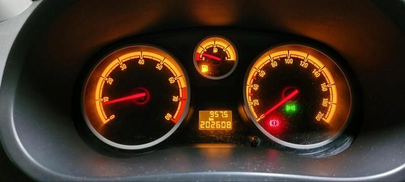 Gebraucht Opel Corsa 80 PS (58 kW) 2009 Weiß Kleinwagen