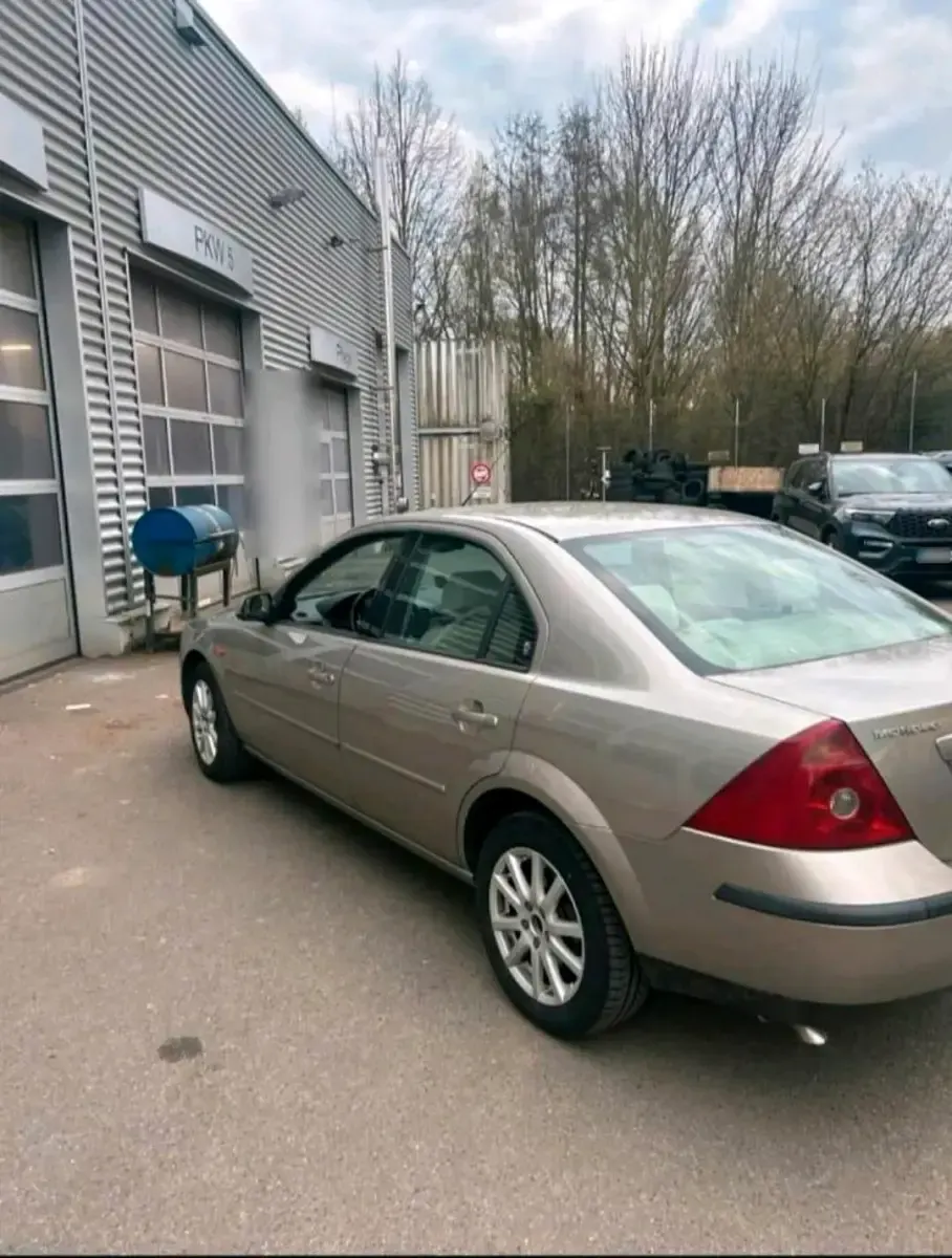 Gebraucht Ford Mondeo 116 PS (85 kW) 2002 Gold Limousine