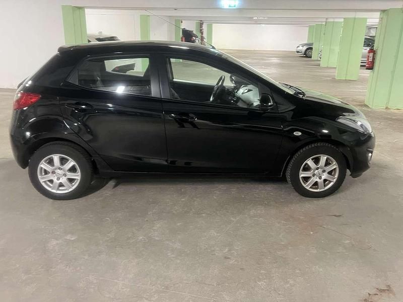 Schwarz Gebraucht 2013 Mazda 2 Center-Line Kleinwagen | 8.249 € (Etwas zu teuer) - Bild 1/4