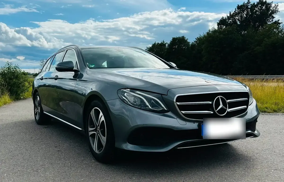 Gebraucht Mercedes E220 194 PS (142 kW) 2019 Grau Kombi