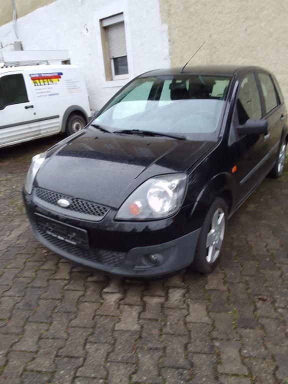 Gebraucht Ford Fiesta Ambiente 80 PS (58 kW) 2009 Schwarz Kleinwagen