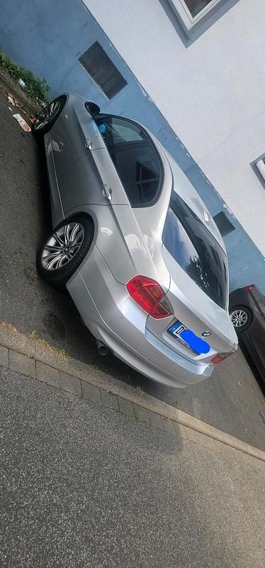 Gebraucht BMW 320 150 PS (110 kW) 2005 Silber Limousine