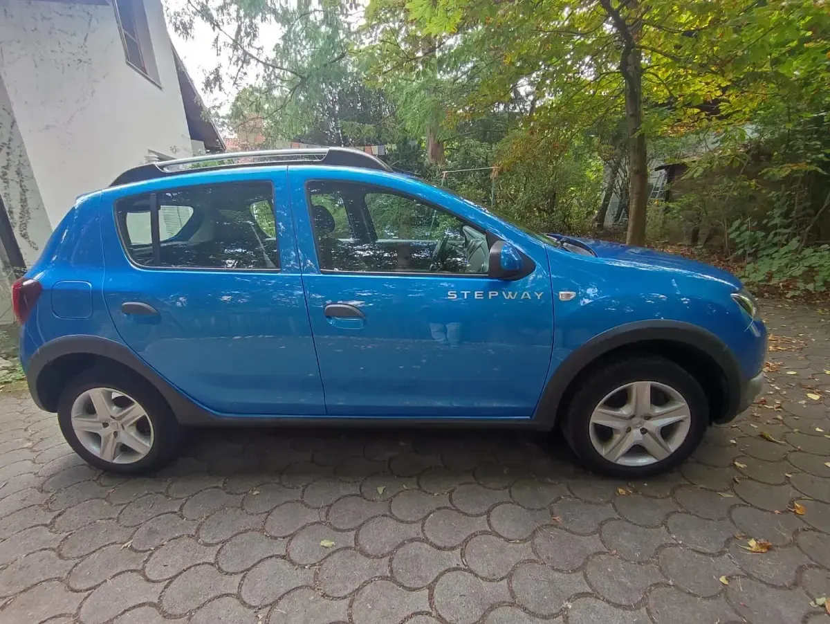 Gebraucht Dacia Sandero Prestige 90 PS (66 kW) 2015 Blau Kleinwagen
