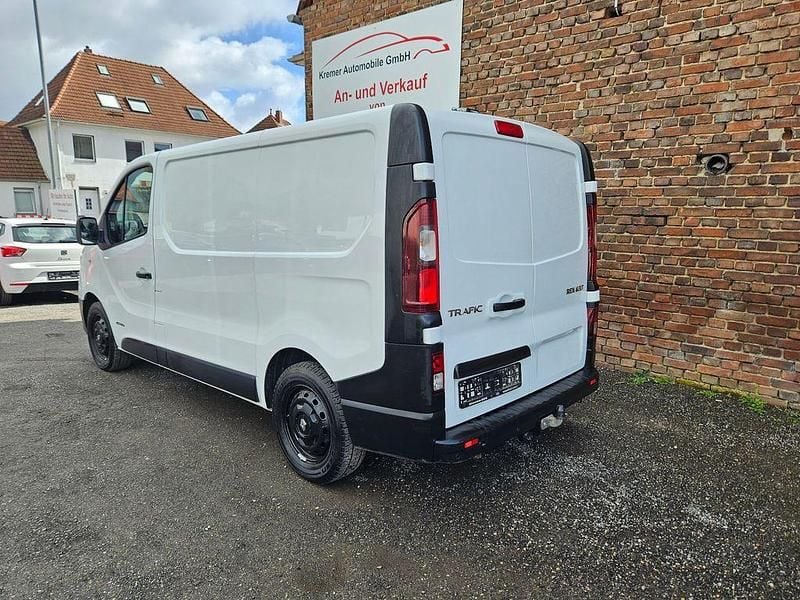 Gebraucht Renault Trafic Komfort 120 PS (88 kW) 2015 Weiß Van / Kleinbus