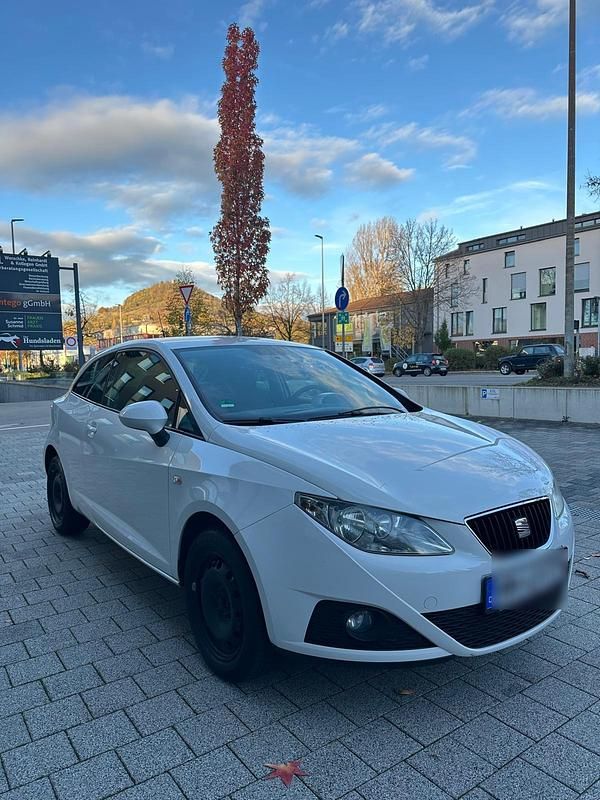 Weiß Gebraucht 2009 Seat Ibiza Limousine | 3.800 € (Teuer) - Bild 1/4