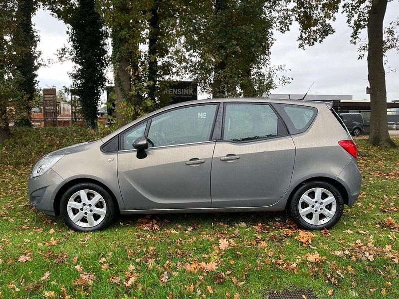 Gebraucht Opel Meriva Edition 120 PS (88 kW) 2011 Braun Van / Kleinbus