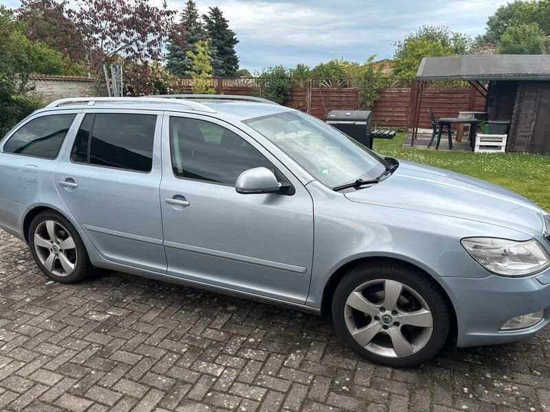 Blau Gebraucht 2009 Skoda Octavia Kombi | 3.500 € (Fairer Preis) - Bild 1/4