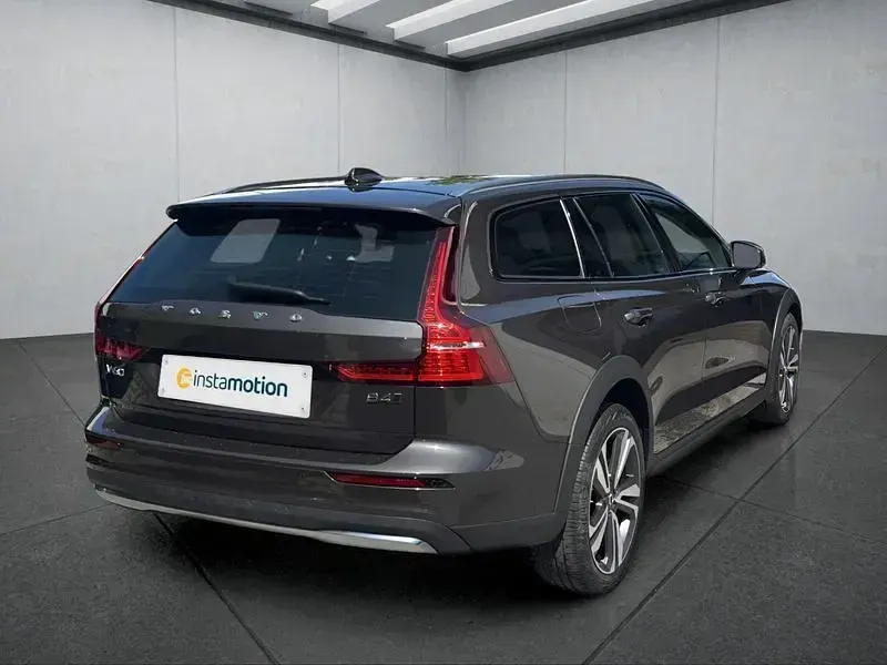 Gebraucht Volvo V60 CC 197 PS (144 kW) 2024 Grau Kombi