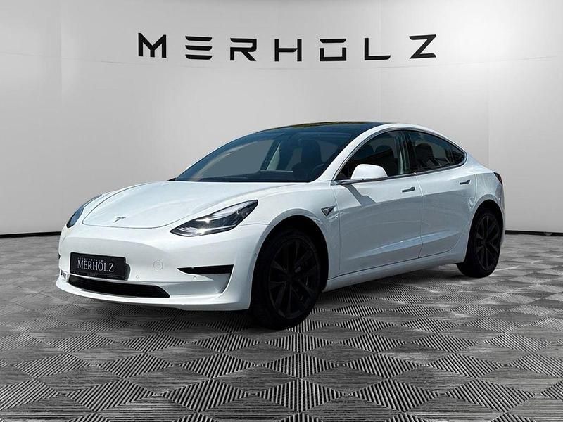 Weiß Gebraucht 2020 Tesla Model 3 Standard Range Plus Limousine | 24.790 € (Fairer Preis) - Bild 1/4