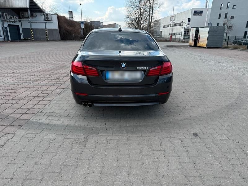 Gebraucht BMW 523 204 PS (150 kW) 2011 Grau Limousine
