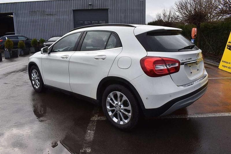 Gebraucht Mercedes GLA200 Urban 136 PS (100 kW) 2015 Weiß SUV