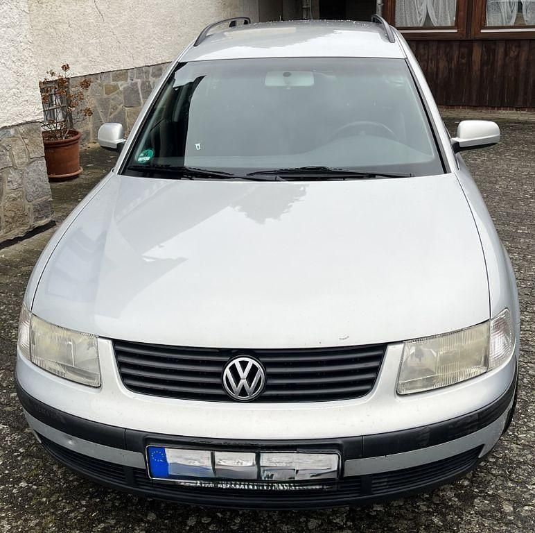 Silber Gebraucht 2000 VW Passat Kombi | 750 € (Guter Preis) - Bild 1/3