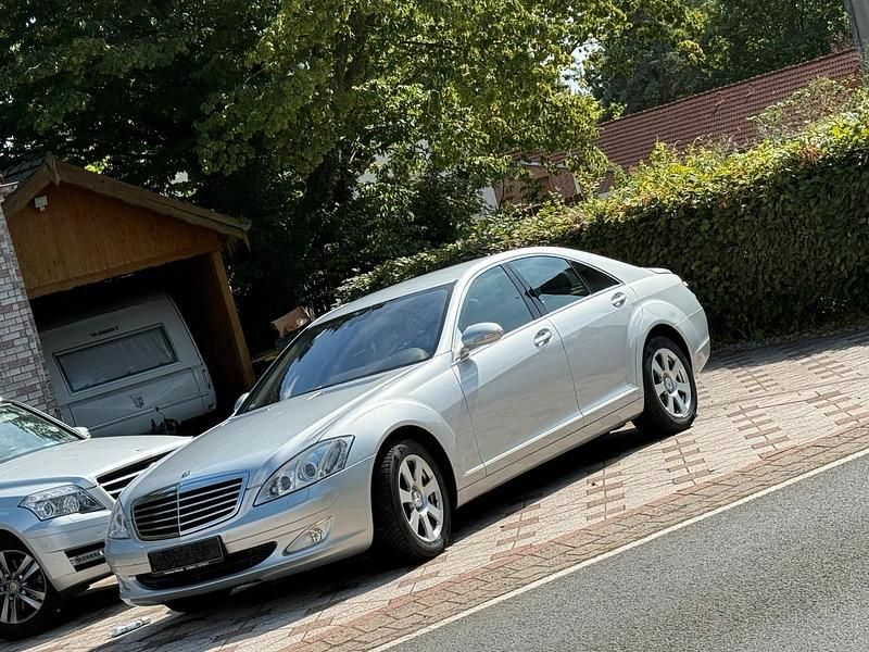 Grau Gebraucht 2006 Mercedes S350 Limousine | 5.950 € (Superpreis) - Bild 1/4