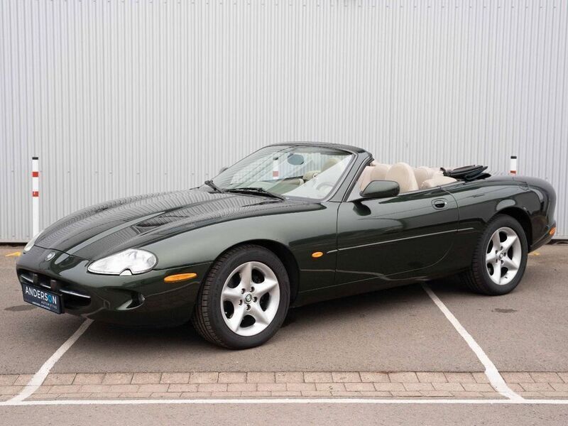 Grün Gebraucht 1997 Jaguar XK8 Cabrio | 29.790 € - Bild 1/4